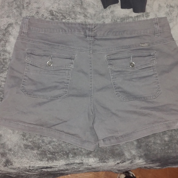 Shorts - Picture 2 of 3